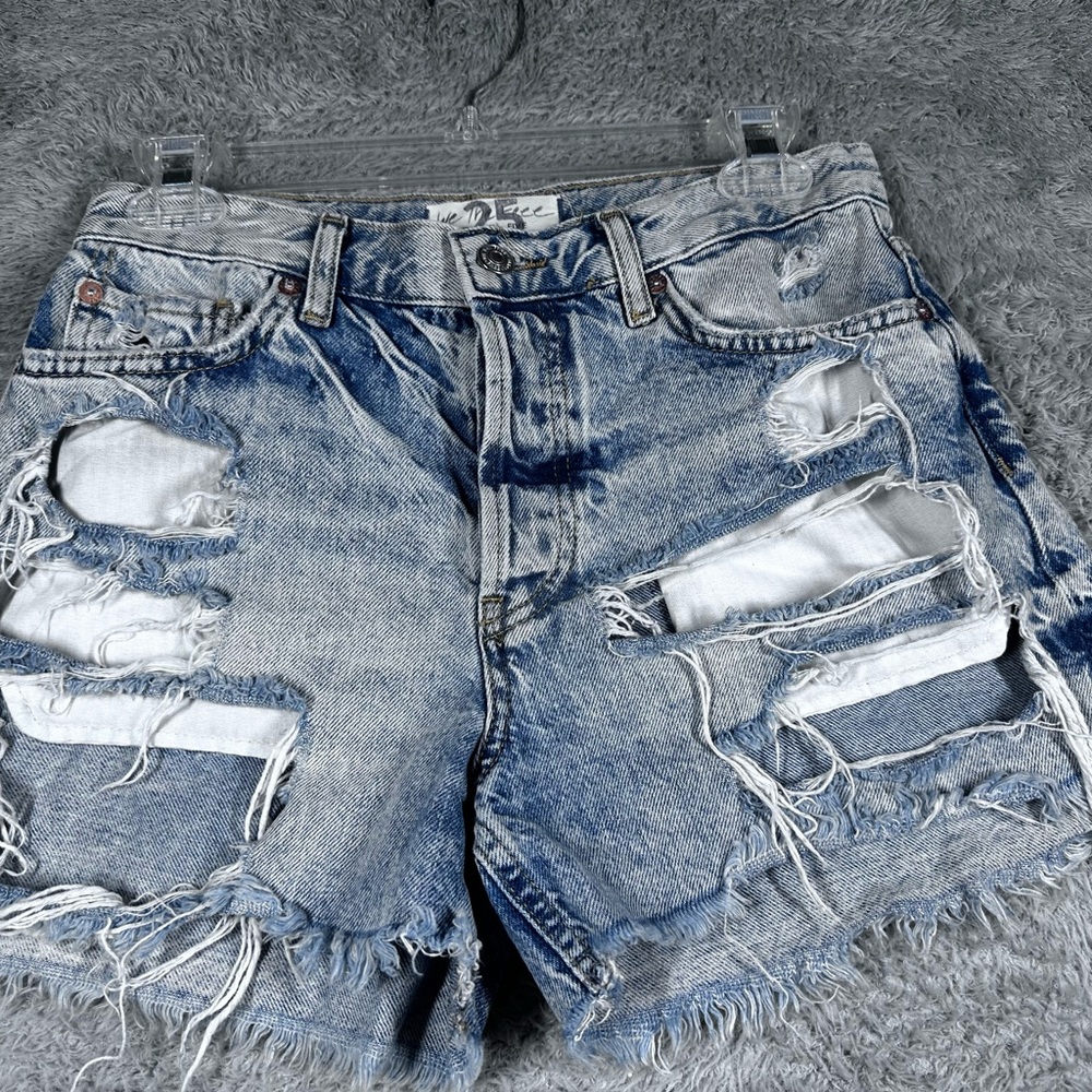 Distressed Denim Shorts‎